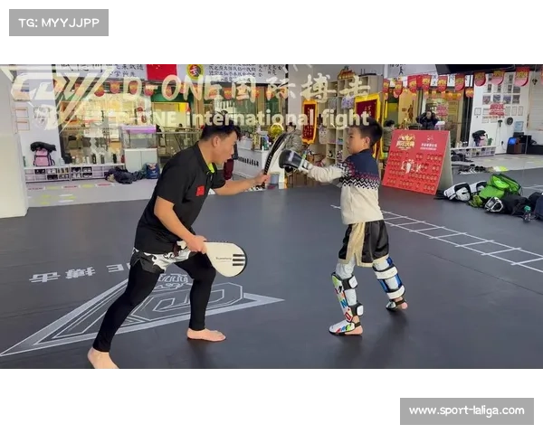 散打锦标赛团体赛制暴露选手体能短板 传统摔法需结合拳腿创新 散打锦标赛团体赛制暴露选手体能短板 传统摔法需结合拳腿创新