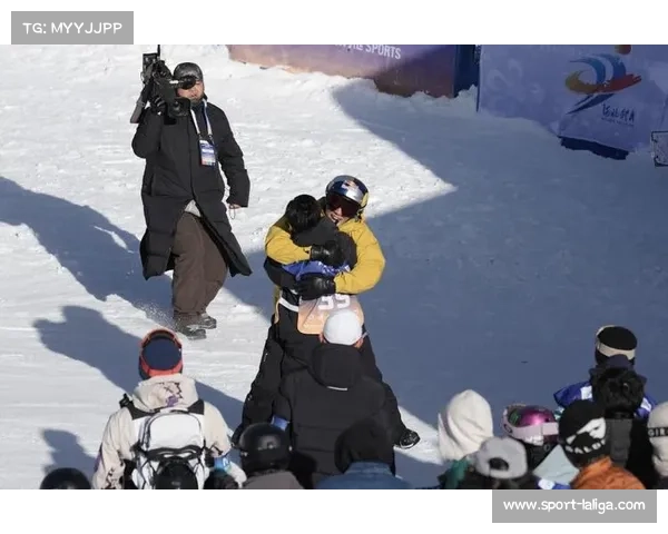 葛春宇首登单板滑雪大跳台世界杯决赛即夺冠,完成1980动作力压日本选手 葛春宇首登单板滑雪大跳台世界杯决赛即夺冠,完成1980动作力压日本选手